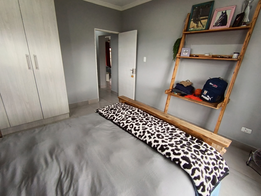 4 Bedroom Property for Sale in Wavecrest Eastern Cape